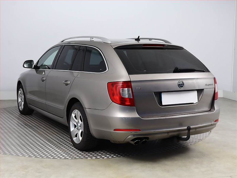 Škoda Superb (2010) 2.0 TDI, nová STK, Tažné - fotka 4 z 14