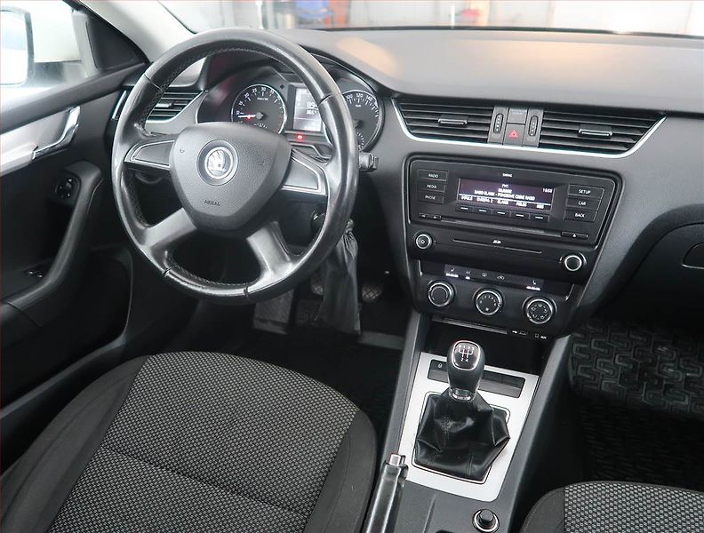 Škoda Octavia (2013) 1.6 TDI, Tempomat - fotka 7 z 18