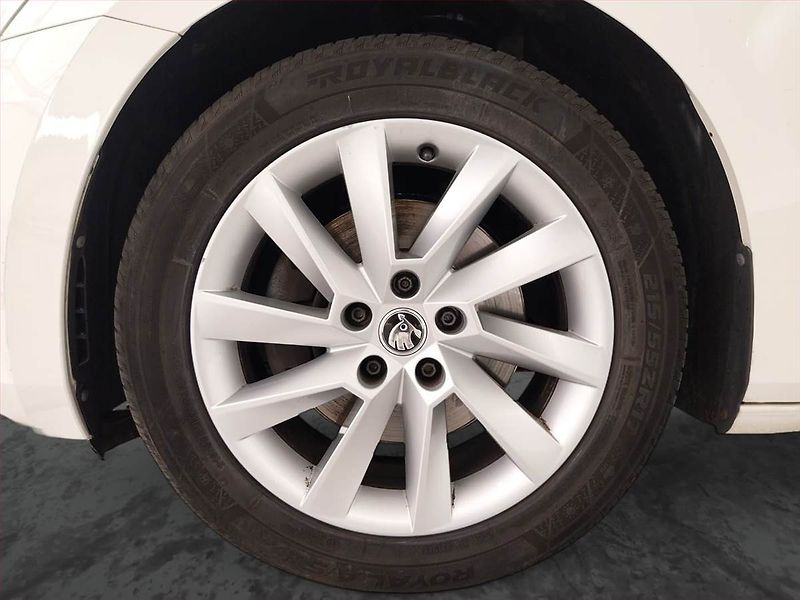 Škoda Superb (2019) Style 2.0 TDI, Serv.kniha - fotka 15 z 23