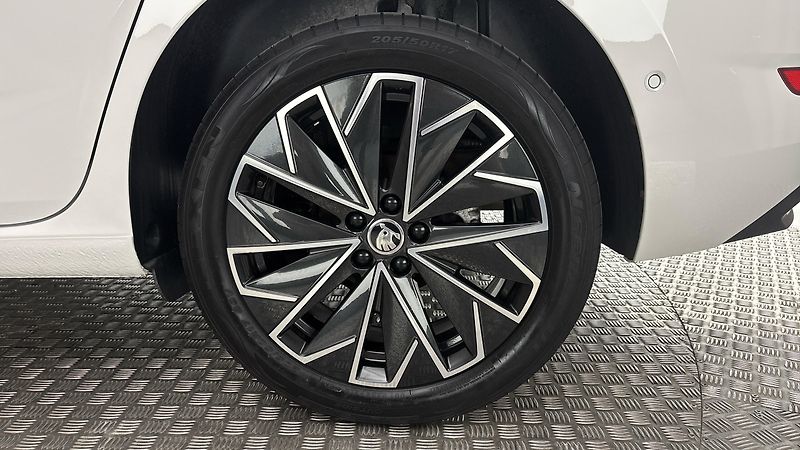 Škoda Scala 1.5 TSI DSG Style - fotka 19 z 34