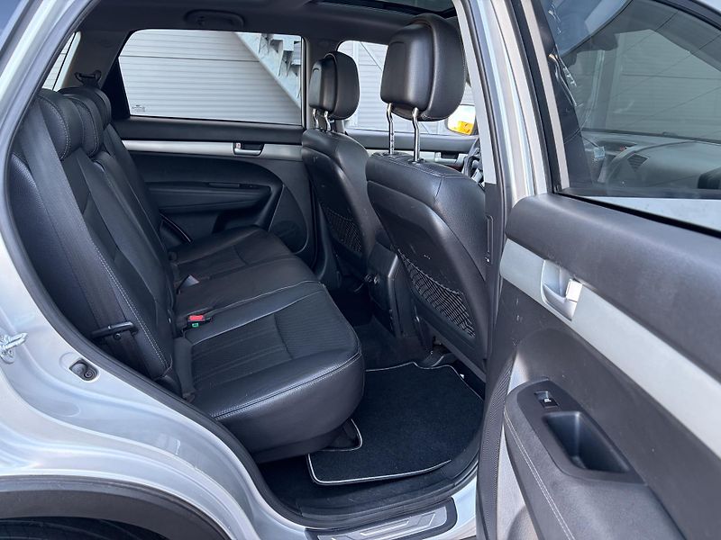 Kia Sorento (2011) 7MÍST/2.2d AT 145kW/BEZ KOROZE - fotka 15 z 21