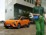 MG4 Electric je prostorný pětidvéřový hatchback s moderním designem, elektromotor tohoto vozu pohání zadní nápravu.