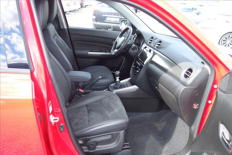 Suzuki Vitara 1,4 BJet,ČR,SERV.KN.,ELEGANCE. - fotka 12 z 40