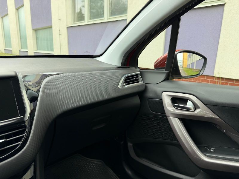 Peugeot 2008 1,2 PureTech / servis.kn./  - fotka 21 z 22