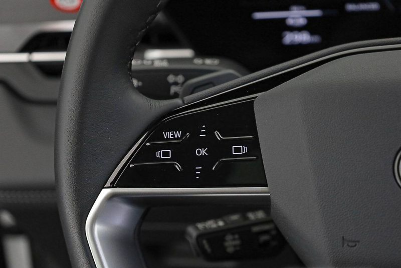 Audi Q6 e-tron 285kW quattro Pano Kůže 360 - fotka 13 z 17
