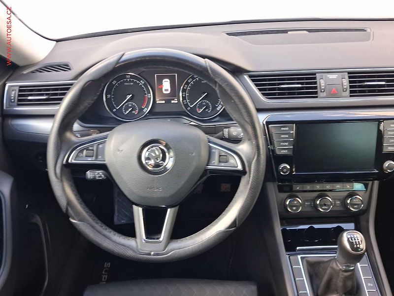 Škoda Superb (2018) 1.6TDI, AC, navi, park.asist - fotka 11 z 18