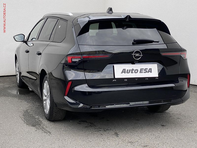 Opel Astra (2023) 1.5 CDTi, Elegance, LED, navi - fotka 6 z 19