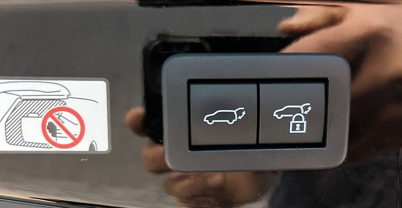 Toyota C-HR HYBRID AT AWD GR SPORT PREMIER - fotka 14 z 19