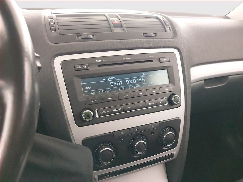 Škoda Octavia (2010) Ambiente 1.2 TSI, Serv.kniha - fotka 12 z 19