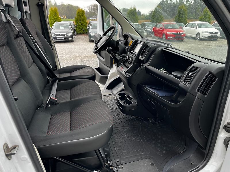Peugeot Boxer (2021) 2.2 HDi Plachta, Spaní , DPH - fotka 11 z 13