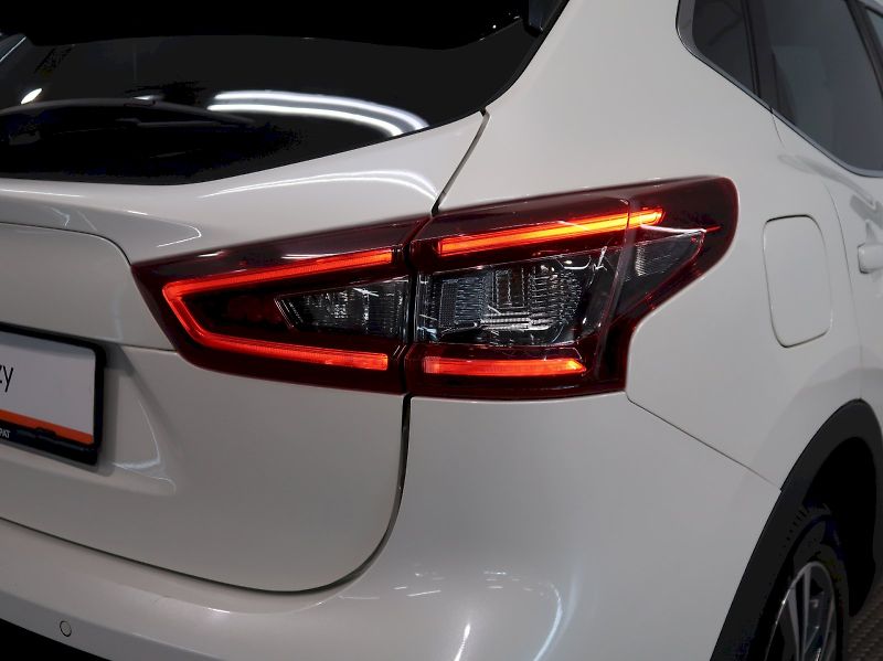 Nissan Qashqai (2021) 1.3DiG-T 103KW TAŽNÉ 360*CAMER - fotka 11 z 33