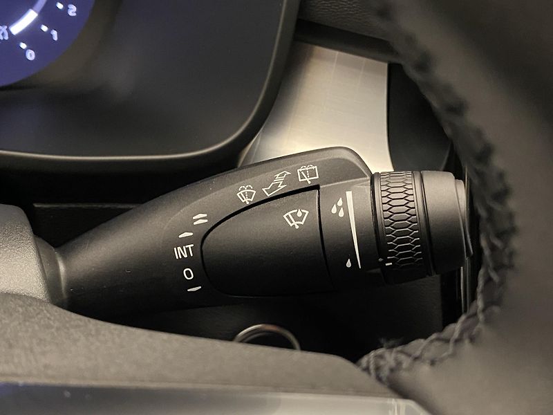Volvo XC40 (2025) B3 AUT DARK PLUS - fotka 34 z 48