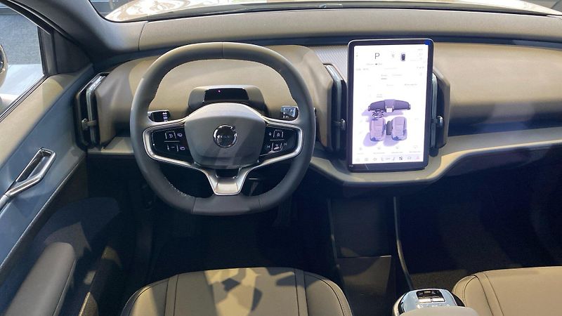 Volvo EX30 (2026) PLUS, P5 electric, 200 kW / 27 - fotka 9 z 15