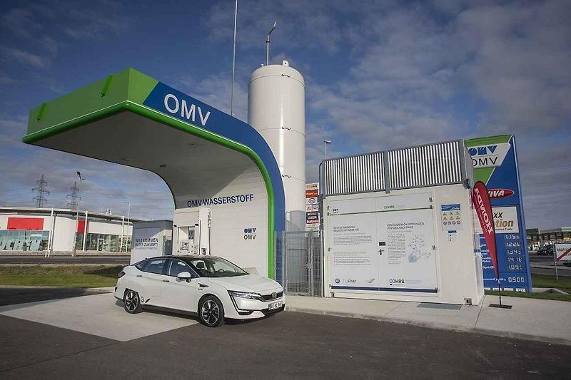 Honda Clarity Fuel Cell.
