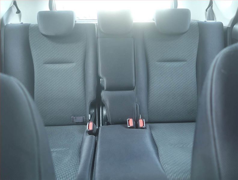 Toyota Verso (2011) 1.33 VVT-i, po STK, rezervace - fotka 10 z 14