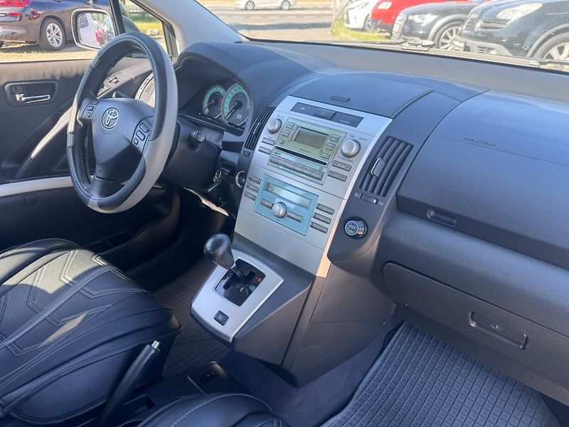 Toyota Corolla Verso (2005) AUTOMAT 1,8i VVT-i 95 KW ČR - fotka 31 z 36