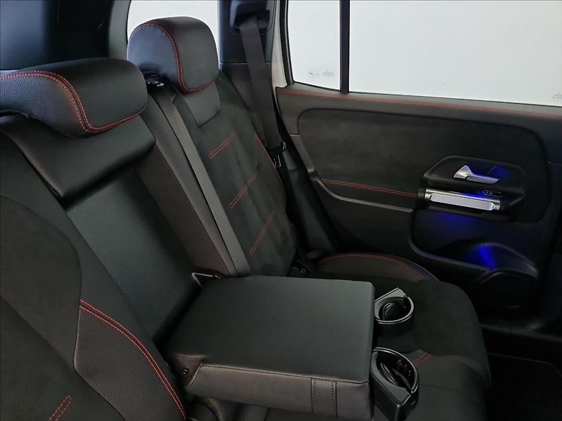 Mercedes-Benz GLB 200 4MATIC AMG Line - fotka 20 z 22