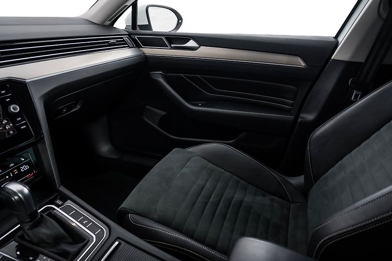 Volkswagen Passat TDI 4M 147kW R-Line - fotka 14 z 21