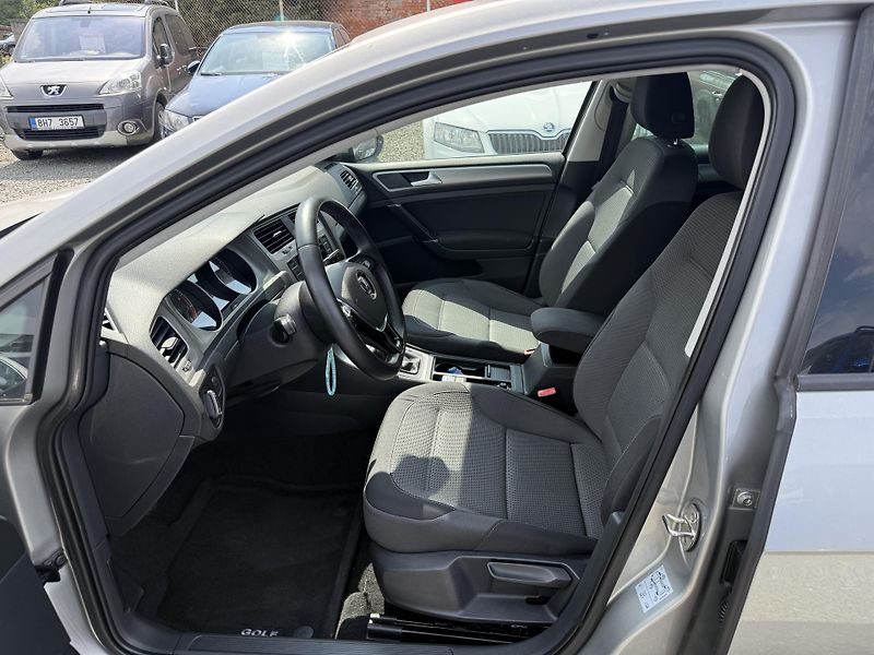 Volkswagen Golf 1.2 TSI COMFORTLINE - fotka 8 z 13