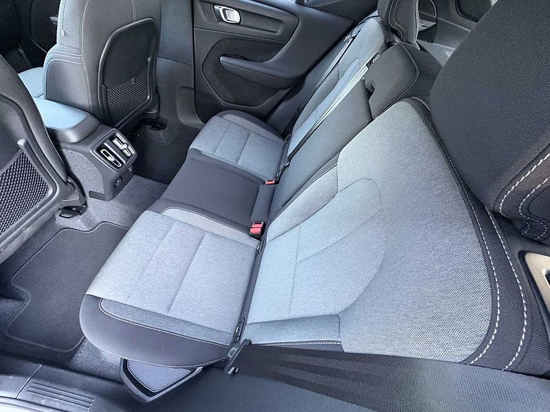 Volvo XC40 CORE B3, kamera, 19 - fotka 12 z 21