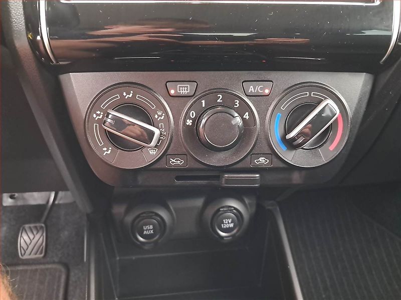 Suzuki Swift (2024) 1.2, ČR,1.maj, Serv.kniha - fotka 13 z 19