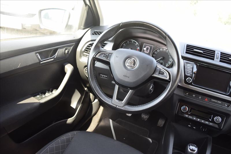 Škoda Fabia 1,2 TSI 66KW TOP VÝBAVA - fotka 30 z 49