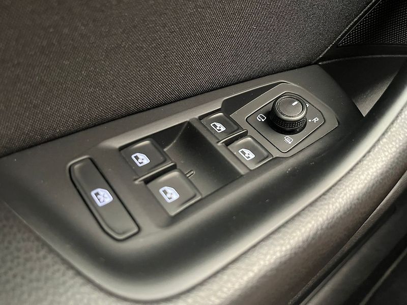 Volkswagen Passat 2.0 TDi LED SVĚTLA, rezervace - fotka 86 z 96