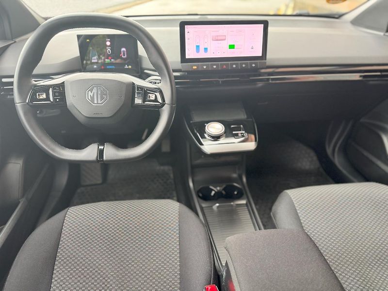 MG MG4 (2023) EV Elegance 64 kW - fotka 10 z 22
