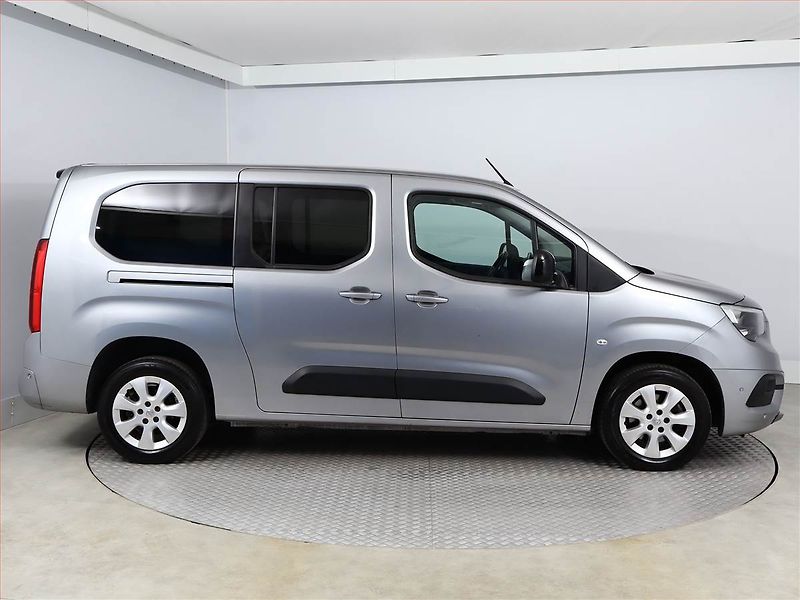 Opel Combo (2022) Maxi Edition 1.5 CDTI, 5Míst - fotka 6 z 19