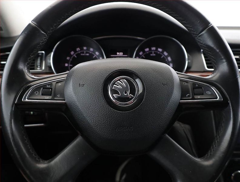Škoda Superb (2011) 2.0 TDI, Automat, Serv.kniha - fotka 8 z 17