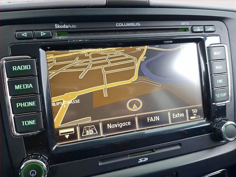 Škoda Superb (2012) 2.0 TDI, Automat, Tažné - fotka 15 z 19
