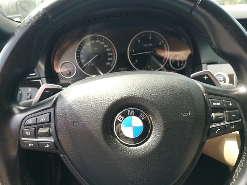 BMW Řada 5 3,0 d M paket - fotka 6 z 26