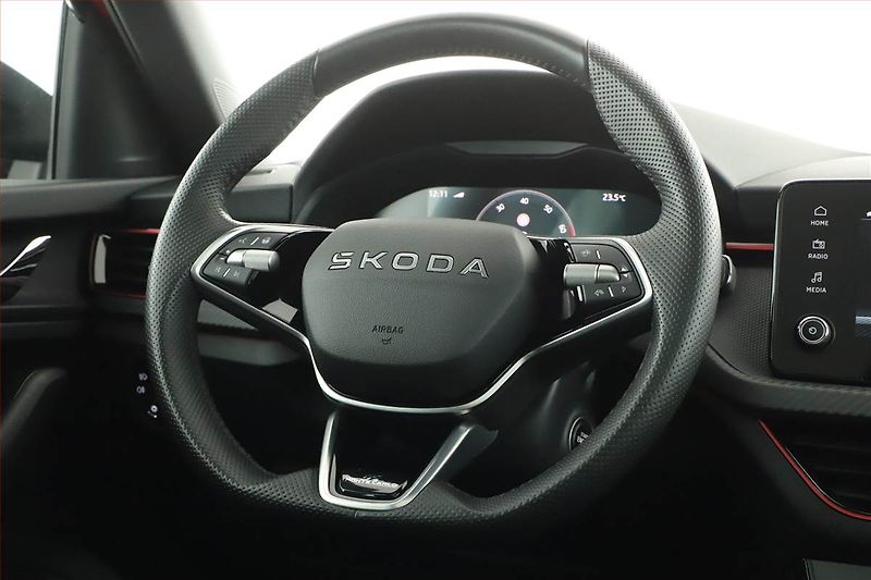 Škoda Kamiq (2025) 1.0 TSI, MONTE CARLO, AUTOMAT - fotka 19 z 21