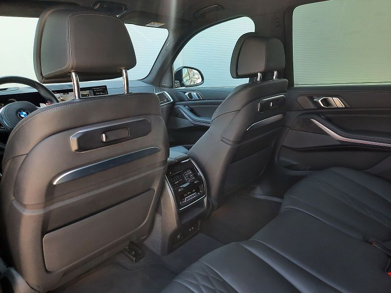 BMW X7 xDrive 40d M Sport - fotka 9 z 15