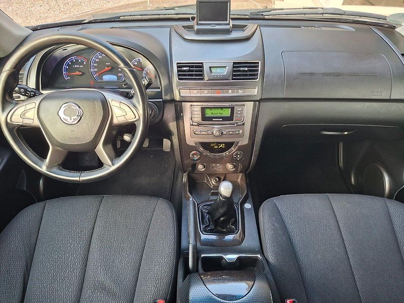 SsangYong Rexton (2015) RX200e-XDi 114kW 4WD 7.MÍST - fotka 10 z 45