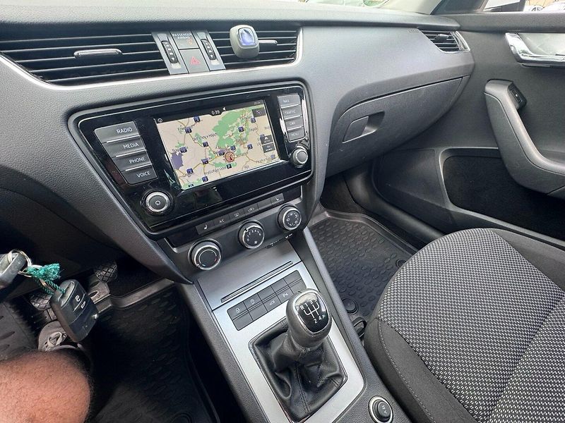 Škoda Octavia (2015) 1,6 TDI 81 KW TAŽNÉ KOLA - fotka 29 z 50