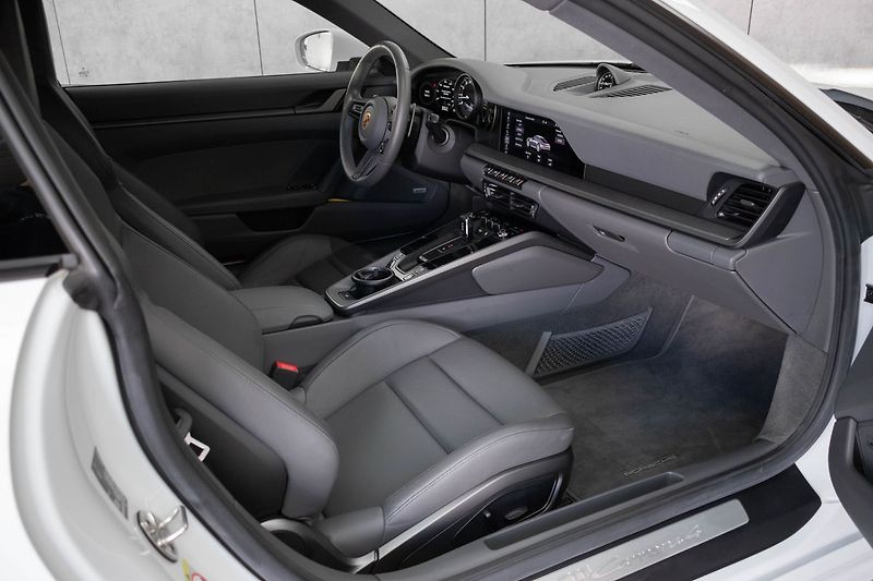 Porsche 911 992 CARRERA 4*BLACK PAKET*DPH* - fotka 9 z 29