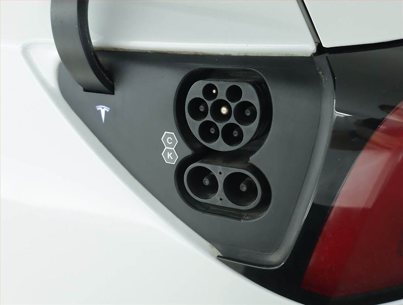 Tesla Model Y (2022) Long Range AWD 75kWh, SoH 89% - fotka 22 z 23