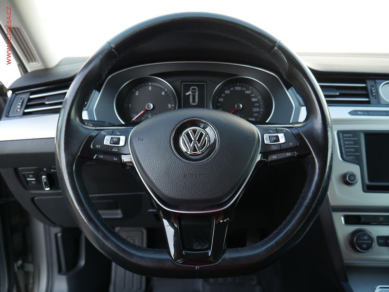 Volkswagen Passat (2017) 2.0 TDi, 1.maj, Comfortline - fotka 17 z 19