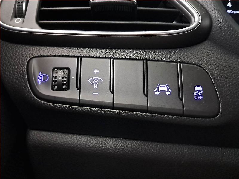 Hyundai i30 (2018) 1.0 T-GDI, Serv.kniha - fotka 18 z 18
