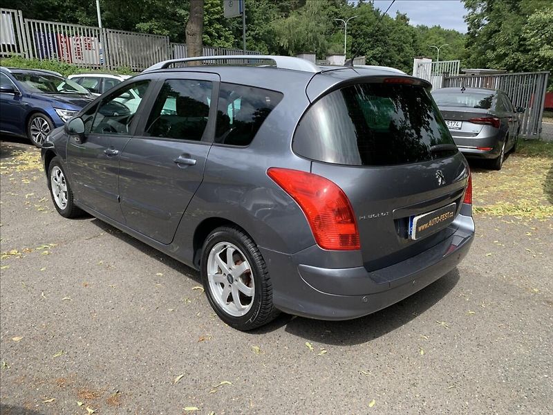 Peugeot 308 1,6 HDI  SW 7.MÍST - fotka 6 z 18