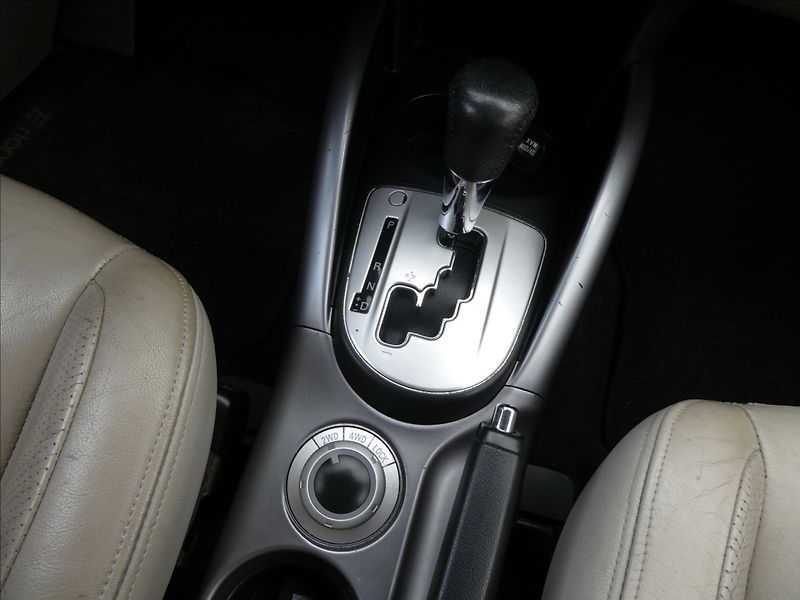 Mitsubishi Outlander 2,4 i 125kW 7.míst,4x4,automat - fotka 28 z 35