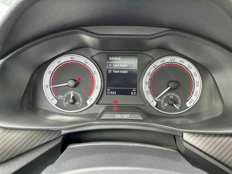 Škoda Scala (2023) 1.5 TSI 110kW Monte Carlo - fotka 18 z 29