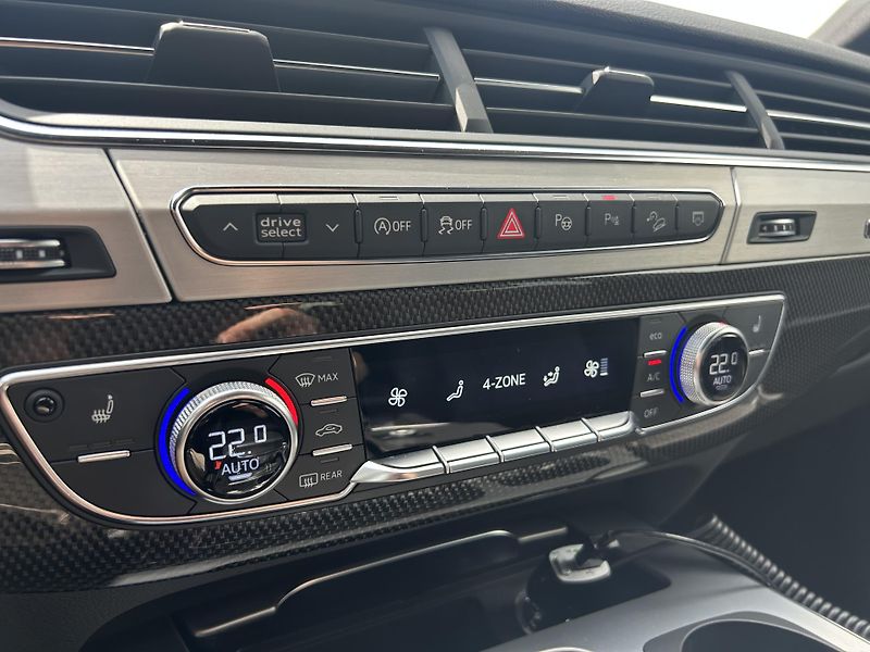 Audi SQ7 (2018) 4.0 biTDI V8 320 kW tiptronic - fotka 35 z 62