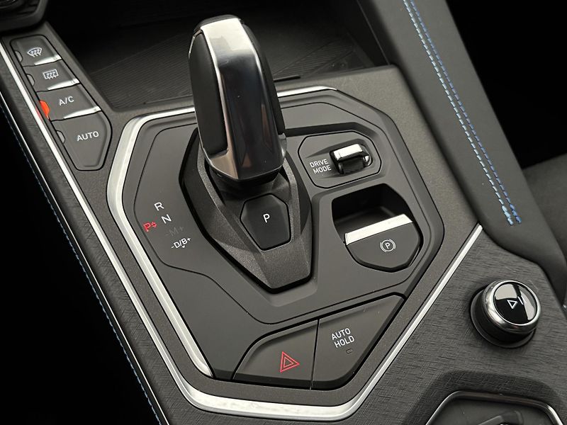 Lynk & Co 01 PHEV DCT AUT 1.maj - fotka 20 z 55