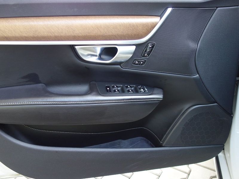 Volvo V90 (2017) 2.0D4 140kW INSCRIPTION -1.MAJ - fotka 24 z 47
