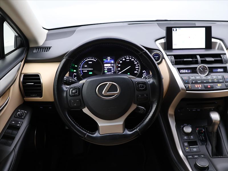 Lexus NX 300h 2,5 145kW 4WD Premium AUT - fotka 21 z 38