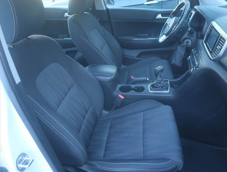 Kia Sportage (2018) Gold 1.6 T-GDI, Serv.kniha - fotka 9 z 15