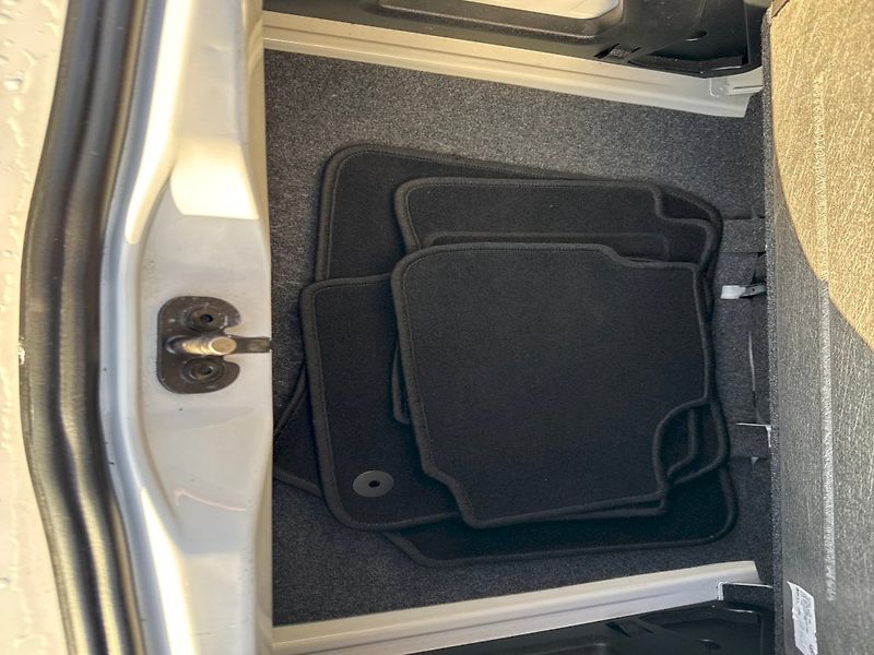Volkswagen up! (2014) 1.0 Move 44 kW M5F - fotka 11 z 22