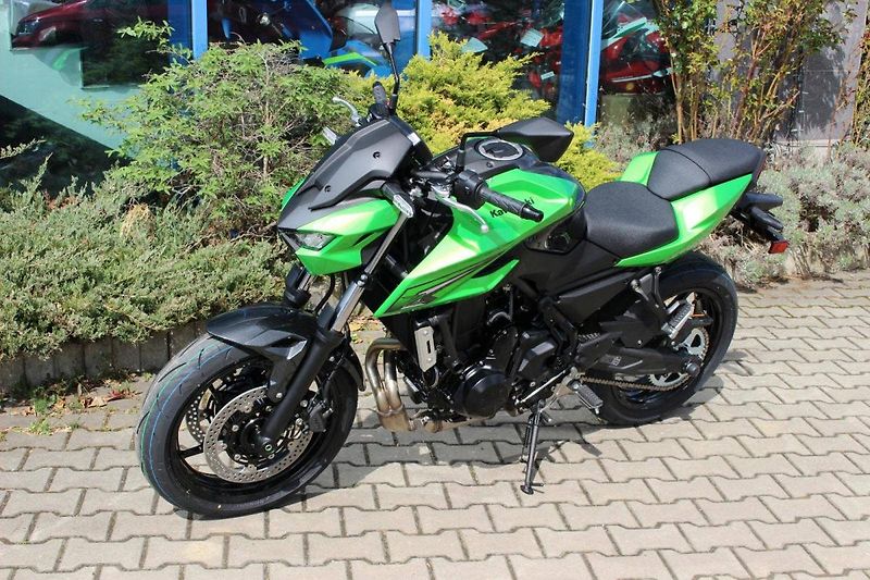 Kawasaki Z 650 (2026) S MY 2026 ZELENÁ - fotka 8 z 8